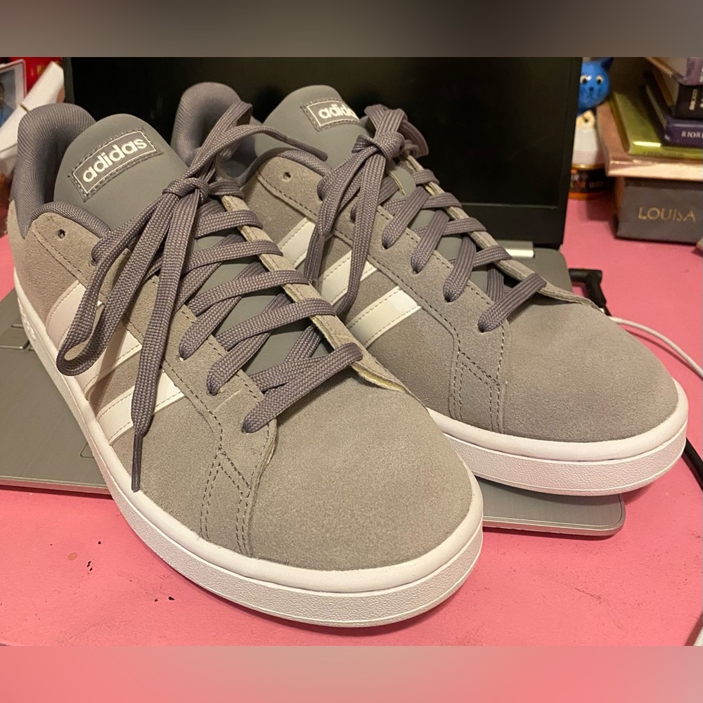 NWOB, Men’s Size 10 Adidas Cloudfoam  Comfort Gray Suede White Sneakers